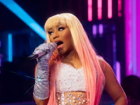 Nicki Minaj la SAGA sau cum e să nu dai doi bani pe fanii tăi