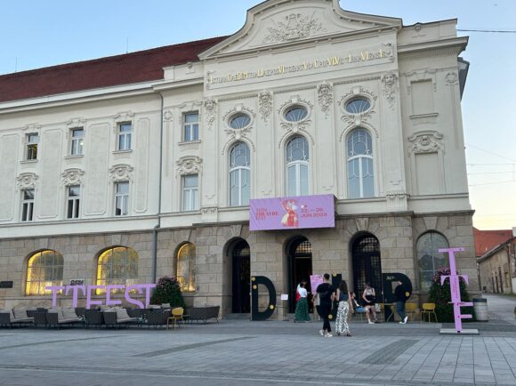 România vs Slovacia, teatru, nu fotbal