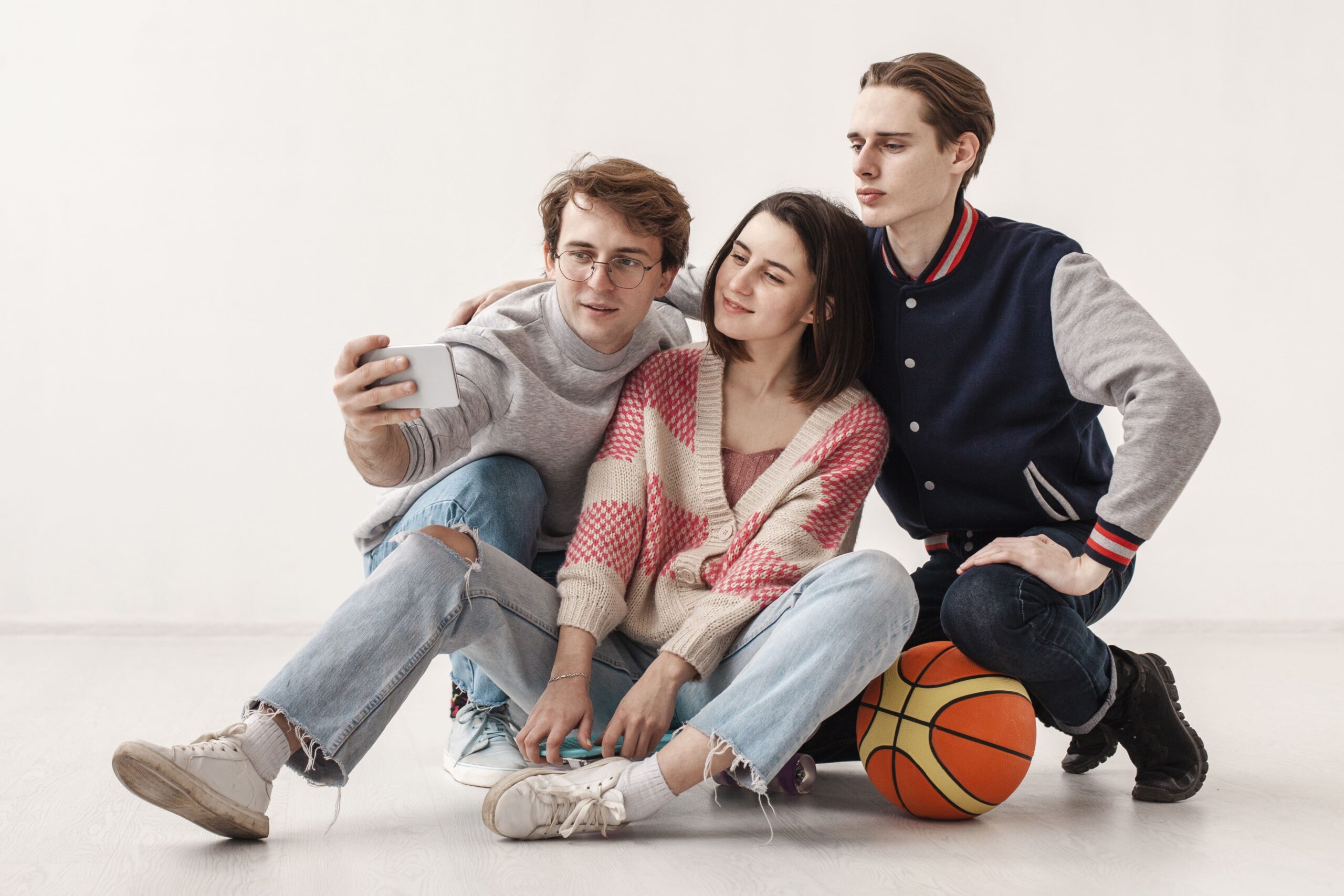 Sunt bărbații Gen Z mai conservatori decât femeile?