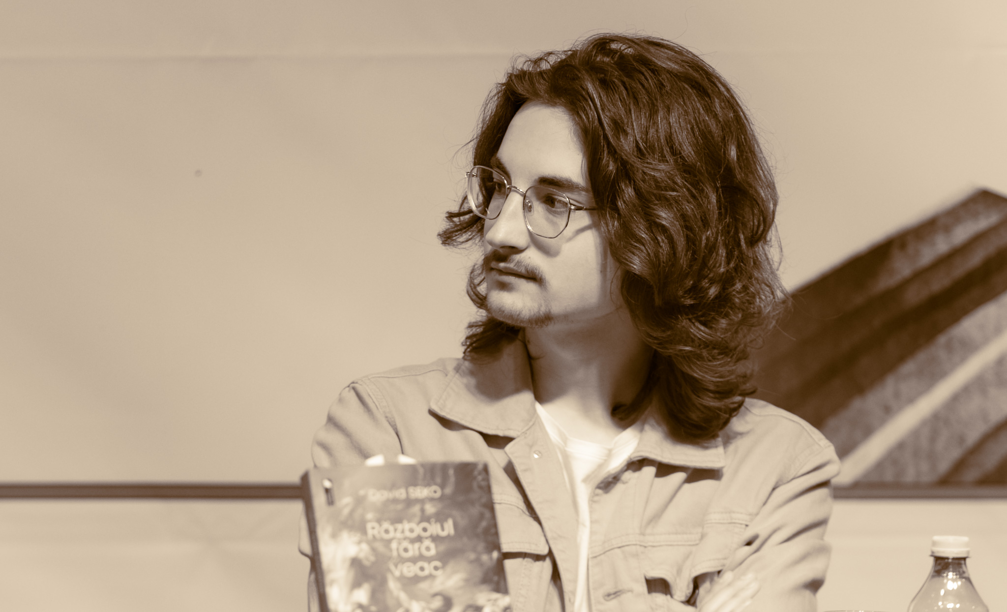 “În calitate de artist, nu am cum să nu observ marile disfuncționalități din societatea în care trăiesc” – interviu cu David Seko