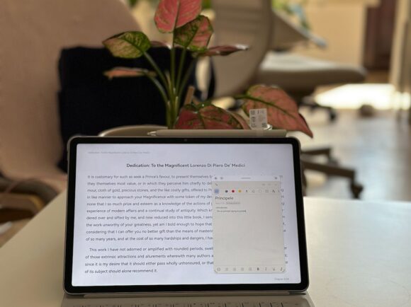 Tableta care înlocuiește caietul și laptopul