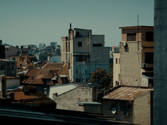 Țara care nu mai așteaptă salvarea