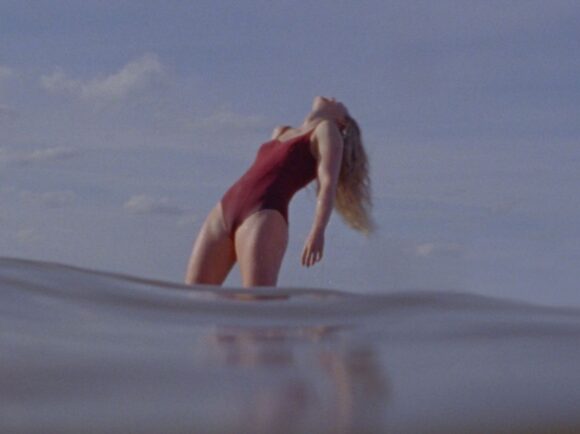 Mintea ei, corpul lor