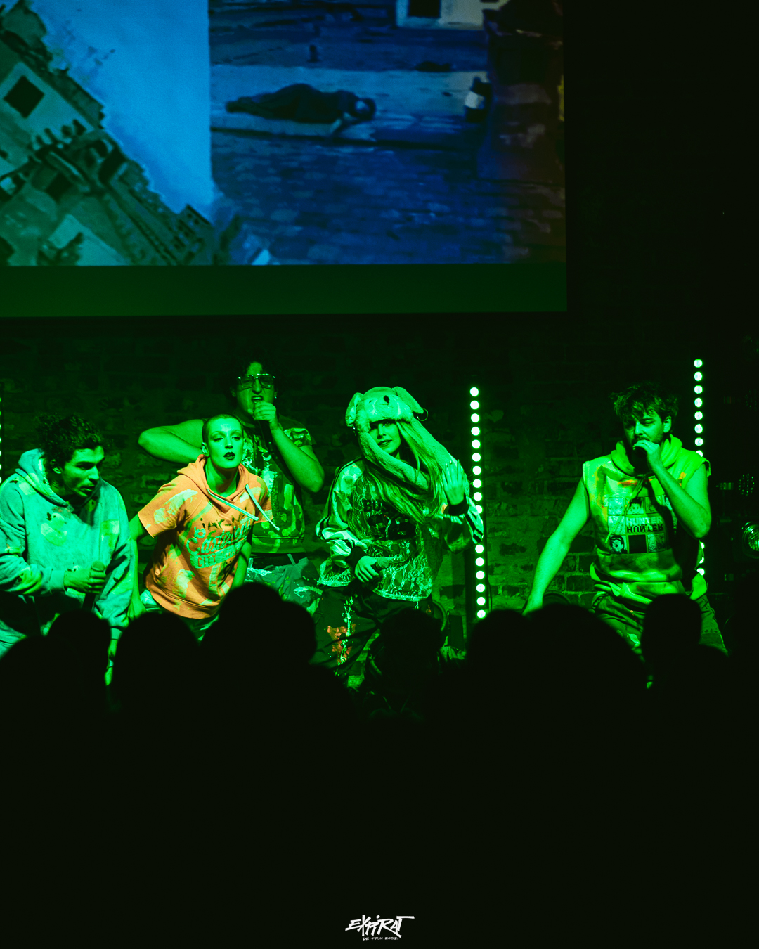 Musical hip-hop, performance și paranghelie 90s: de ce să vezi Rostopasca?