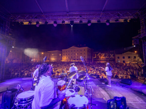Vara asta, ascultăm JAZZx