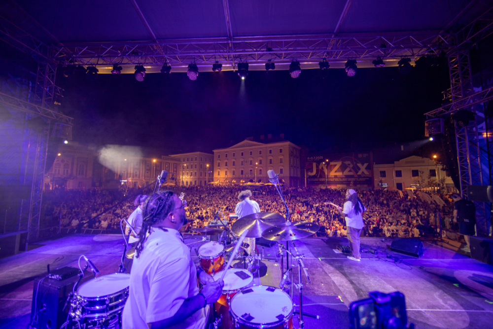 Vara asta, ascultăm JAZZx