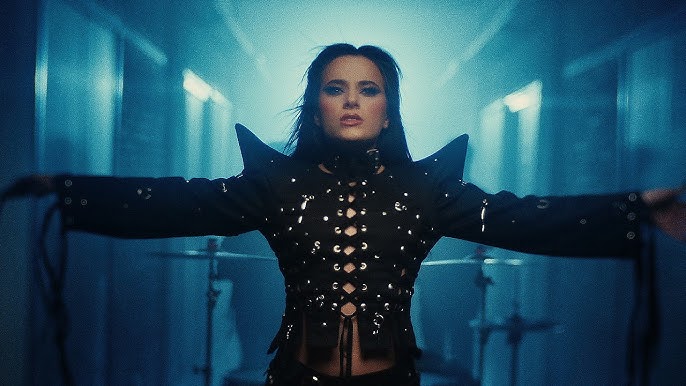 Revoltă, piele și ruj roșu: deceniile rock-ului la feminin