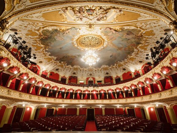 Înainte să se joace specatcolul, spațiul deja te joacă - 5 teatre cu personalitate